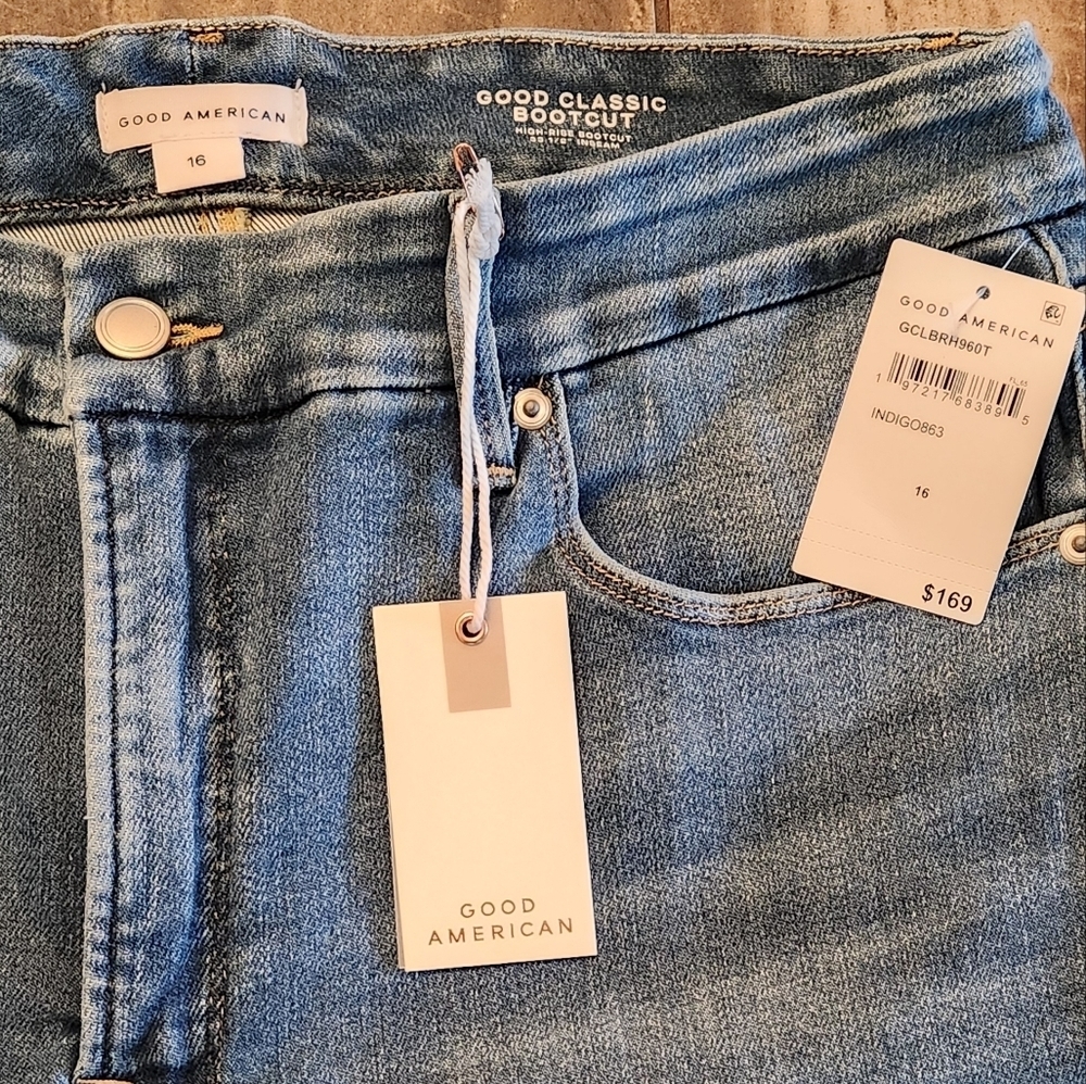 Good American Good Classic Slim Bootcut Jeans - Picture 7 of 9